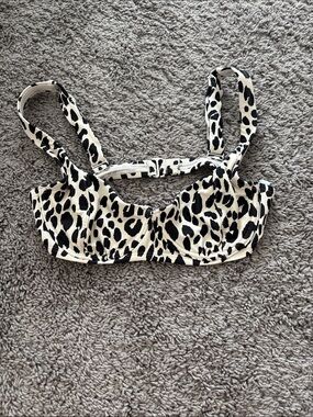 Women’s leopard print bikini top